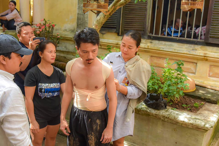 "Anh đang suy nghĩ xem coi phần 2 làm cách nào cho em sống lại đây Hứa Minh Đạt", đạo diễn phim "Tiếng sét trong mưa" úp mở về phần 2.