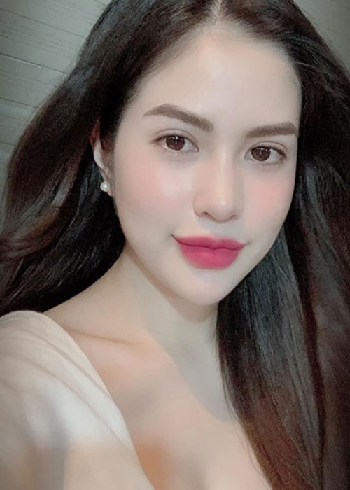 Việt Anh và Trần Hương công khai ly hôn cách đây 3 tháng. Sau khi chia tay Việt Anh, Trần Hương nhận quyền nuôi con trai.