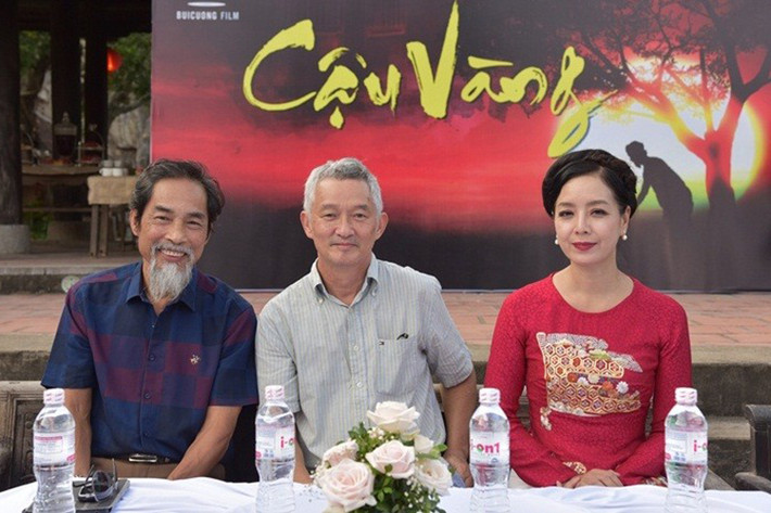 Trong buổi công bố diễn viên phim "Cậu Vàng", nghệ sĩ Viết Liên có nhiều chia sẻ liên quan đến vai Lão Hạc. Ông cho biết, ông đã phải 2 lần nuôi râu theo yêu cầu của đạo diễn. Ảnh: Người đưa tin