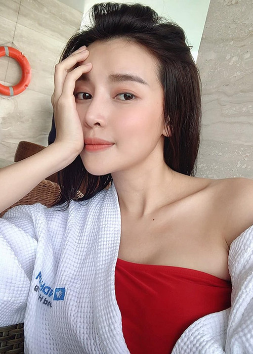 Cao Thái Hà chia tay bạn trai sau khi đóng bộ phim "Đồng tiền quỷ ám" có nhiều cảnh nóng.