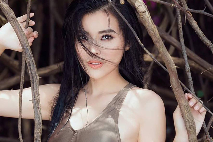 Ngoài đời, nữ diễn viên phim "Tiếng sét trong mưa" thường xuyên mặc gợi cảm mướt mắt.