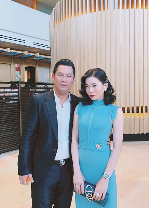 Chồng cũ của Lệ Quyên thậm chí còn giữ những hình ảnh thời mặn nồng thay vì xóa bỏ trên trang cá nhân.