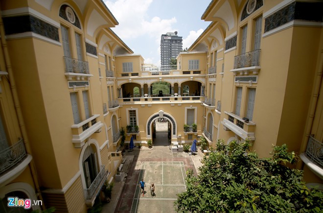 Tòa dinh thự mang phong cách chủ đạo là Art-Deco, một trường phái kiến trúc thịnh hành ở phương Tây trong những thập niên đầu của thế kỷ 20.
