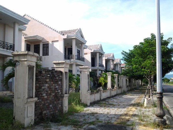 Theo ông Linh, khu biệt thự nằm trong chính sách đãi ngộ của thành phố đối với các chuyên gia, huấn luyện viên thể thao thành tích cao của thành phố. Tuy nhiên, sau này các chuyên gia ít dần, các đội thể thao tập trung ở đội tuyển quốc gia nên phần lớn họ chuyển về ở khu nhà tập trung tại SVĐ Chi Lăng.