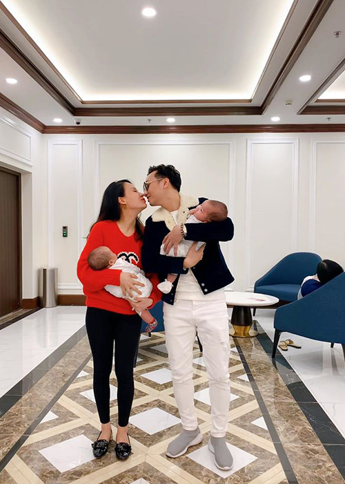 MC Thành Trung và Ngọc Hương chào đón hai con trai gia nhập tổ ấm vào tháng 12/2019.