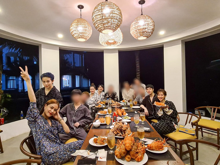 Hoàng Thùy Linh khoe chuyến nghỉ dưỡng cùng hội bạn thân nổi tiếng.
