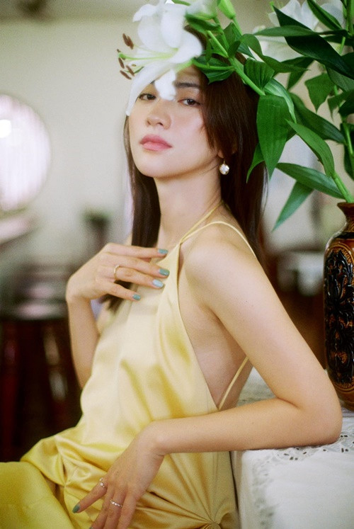 Nữ diễn viên kết thúc một mối tình năm 2021. Phương Anh Đào chia sẻ trên Phụ Nữ Việt Nam, dù chia tay, cô và người cũ vẫn quý mến và dành nhiều sự tôn trọng cho nhau. Ảnh: FBNV.