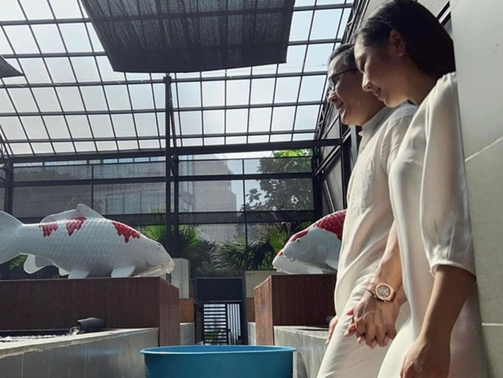 Tháng 3, Hà Thanh Xuân - "vua cá Koi" bị đồn tình cảm rạn nứt sau khi xóa hình ảnh bên nhau, đồng thời hủy kết bạn trên mạng xã hội.