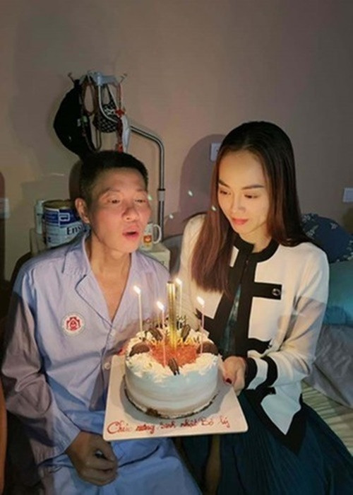 “Thời điểm đó mình và anh quản lý giấu bệnh tình của anh Lý! Bởi, anh Lý và không muốn mọi người náo loạn thông tin. Anh chỉ muốn có những vai diễn để mọi người luôn nhớ đến”, Ngọc Hà cho biết. Ảnh: FBNV