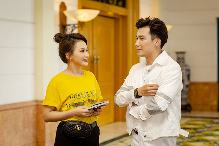 Bảo Thanh vui vẻ hội ngộ Chí Thiện tại buổi ra mắt phim.