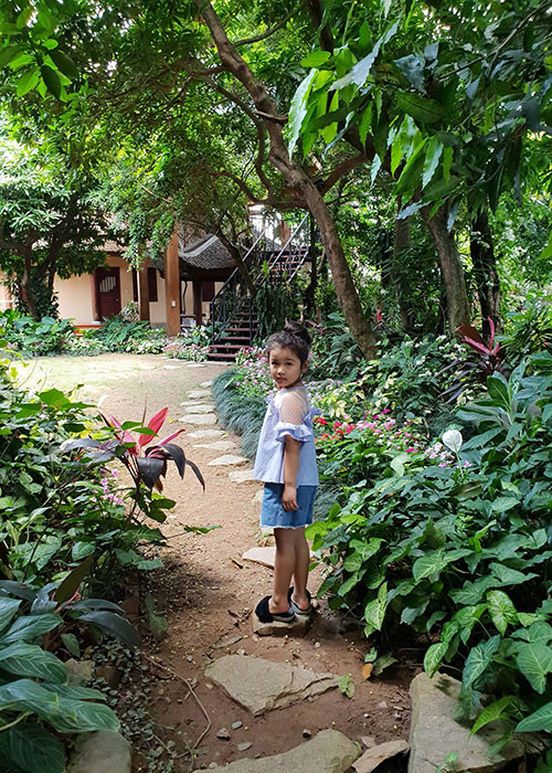 Con gái của Jennifer Phạm ngày càng điệu đà.