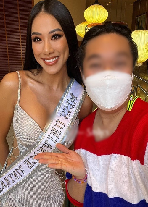 Kim Duyên giữ tinh thần tốt trong những đầu tới cuộc thi.