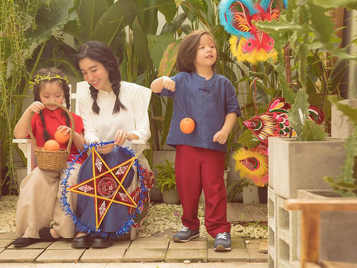 Elly Trần hiện tại ít chia sẻ hình ảnh của con trai Túc Mạch và con gái Mộc Trà hơn so với trước kia.