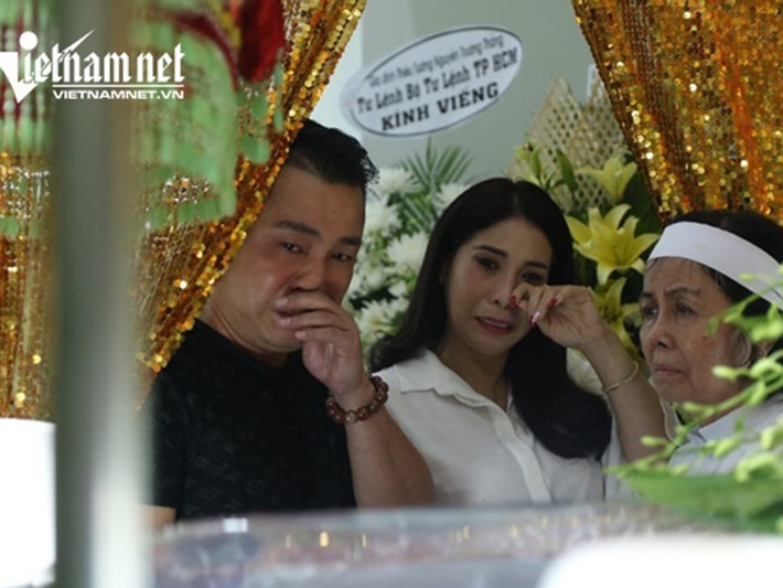 Thông tin nghệ sĩ Chánh Tín qua đời vào sáng ngày 4/1 khiến sao Việt vô cùng bàng hoàng, thương tiếc. Ảnh: Vietnamnet