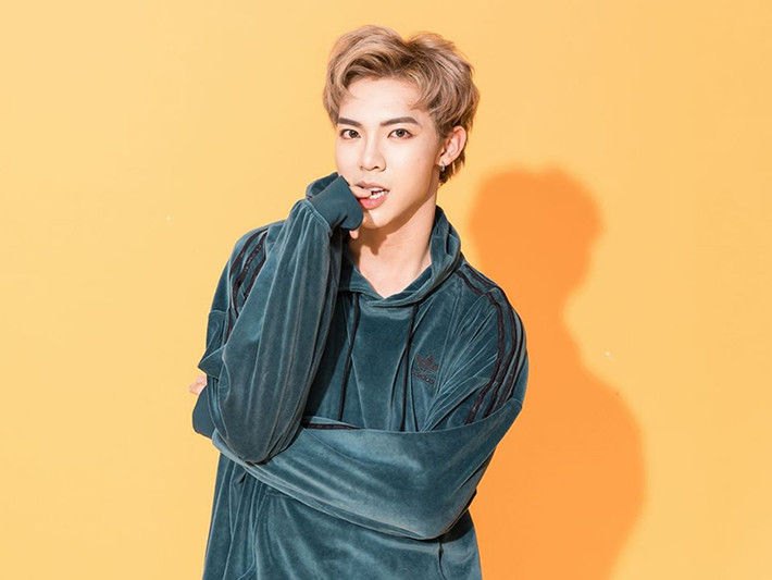Bệnh dịch viêm phổi cấp do chủng mới của virus Corona đang ảnh hưởng đến showbiz Việt. Ở lĩnh vực ca nhạc, ca sĩ Erik hủy 14 show diễn lớn nhỏ để phòng tránh dịch, đảm bảo sức khỏe cho cộng đồng.