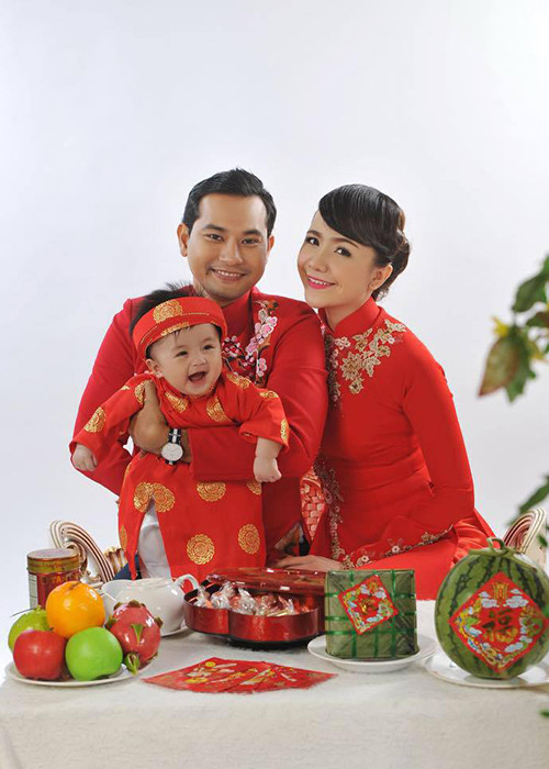 Con trai của Huỳnh Đông - Ái Châu có tên thân mật là Happy. Bé lúc nào cũng tươi cười và ngày càng đáng yêu.