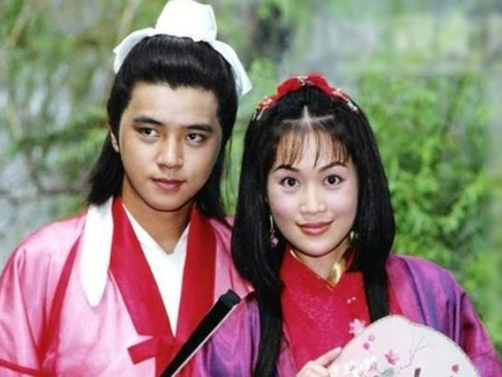Năm 2000, La Chí Tường đóng cặp với đàn chị Lương Tiểu Băng trong bộ phim “Lương Sơn Bá - Chúc Anh Đài”. Sau bộ phim, La Chí Tường tiếp tục đóng phim, ca hát và giữ được độ hot. Tuy nhiên, mới đây, tài tử Đài Loan vướng scandal lớn nhất trong sự nghiệp khi bị bạn gái cũ 9 năm Châu Dương Thanh tố sống thác loạn.
