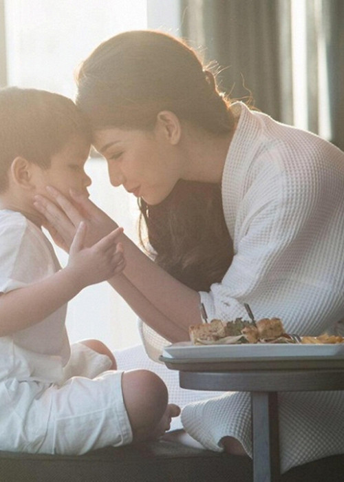 Mới đây, trong cuộc phỏng vấn trên Ngôi sao, MC Quỳnh Chi cho biết, cô vừa ký giấy đồng ý cho chồng cũ nuôi con trai tại Mỹ đợt cuối năm ngoái. Ảnh: Ngôi sao