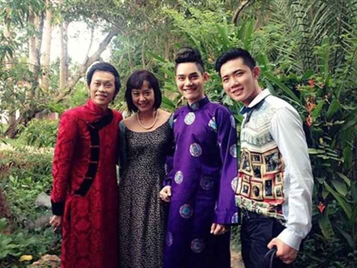 Khi biểu diễn trực tiếp, Cao Hữu Thiên bị cư dân mạng chê hát chênh, phô, đuối hơi, phá hit Hồ Quỳnh Hương. Ảnh: Yan