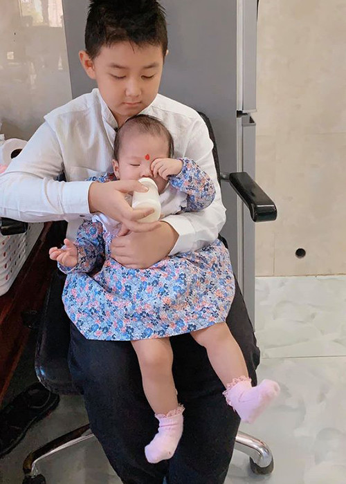 Con trai đầu lòng của Lê Phương nay đã lớn phổng phao, luôn ngoan ngoãn.