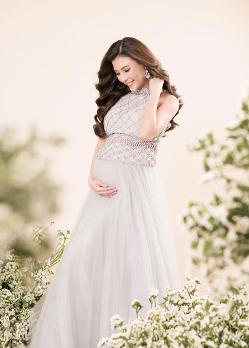 Bà xã của Lương Thế Thành cho biết con trai có mắt, mũi, miệng giống bố và có 2 lúm đồng tiền giống mẹ.
