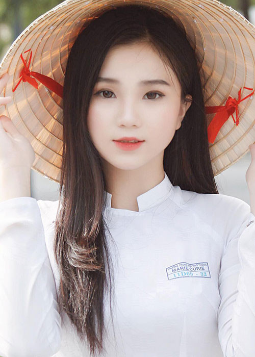 Thu Tâm là học sinh trườngTHPT Marie Curie, TP HCM, từng gây sốt mạng xã hội với bức ảnh duyên dáng trong tà áo dài trắng.