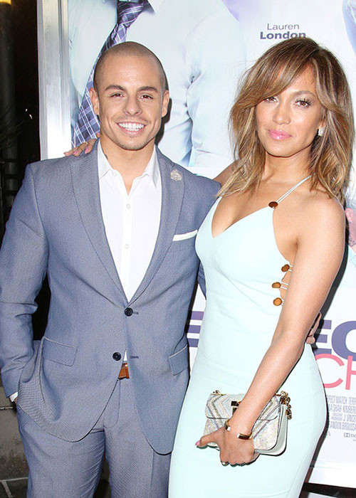 Nữ ca sĩ Jennifer Lopez từng hẹn hò bạn trai kém 17 tuổi Casper Smart trước khi chia tay vào năm 2014. Ảnh: Hollywoodlife