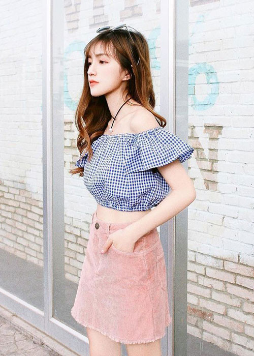 Quy tắc “trên hở dưới kín” và ngược lại được áp dụng trong trường hợp này để tạo nên một trang phục gợi cảm vừa đủ.