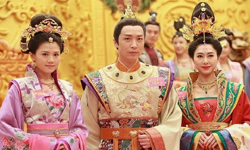 Khán giả thế hệ 7X, 8X lớn lên cùng những bộ phim kinh điển do TVB thực hiện. Nhưng thế kỷ 21 đã không còn thuộc về TVB. Làn sóng phim Hàn Quốc, Đại lục, Nhật Bản kéo sự xuống dốc của phim truyền hình Hong Kong. " Cung tâm kế 2" là bộ phim được kỳ vọng nhất của TVB trong năm 2018. Không phụ sự kỳ vọng, 'Cung tâm kế 2" có tỷ lệ người xem lý tưởng. Nhưng phim lại bị truyền thông Đại lục chê bai là nghèo nàn, tiết kiệm quá mức.