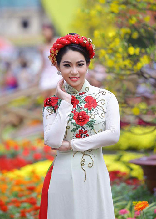 Năm 2015, Phạm Hoàng Yến giành danh hiệu Á khôi của cuộc thi Người đẹp Doanh nhân. Ảnh: FBNV