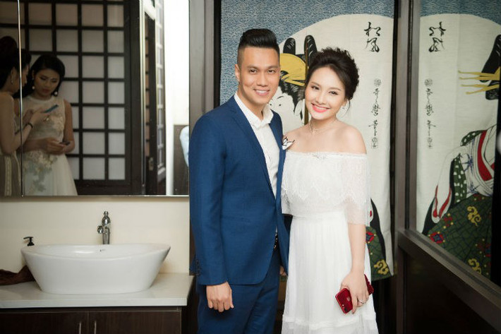Hình ảnh 2 diễn viên của phim “Sống chung với mẹ chồng” khá thân thiết tại sự kiện khiến nhiều khán giả chú ý. Ảnh: Linh CK