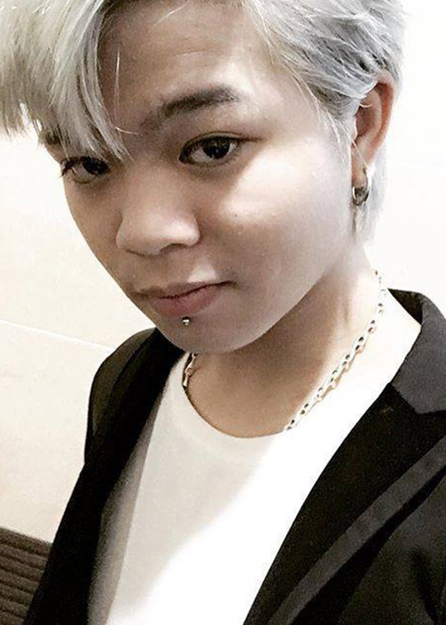 Không ít người cho rằng sự thay đổi gần đây của Quang Anh có phần nổi loạn không phù hợp với tuổi 16. Ảnh: FBNV
