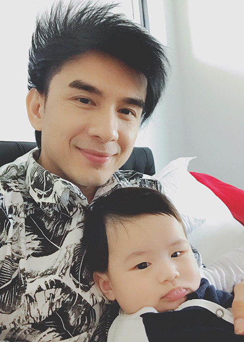Bé Thiên Từ là trái ngọt đầu tiên trong cuộc hôn nhân giữa ca sĩ Đan Trường và doanh nhân Thủy Tiên. Cậu nhóc đã cất tiếng khóc chào đời vào ngày 26/2/2017 ở Mỹ. Ảnh: FBNV
