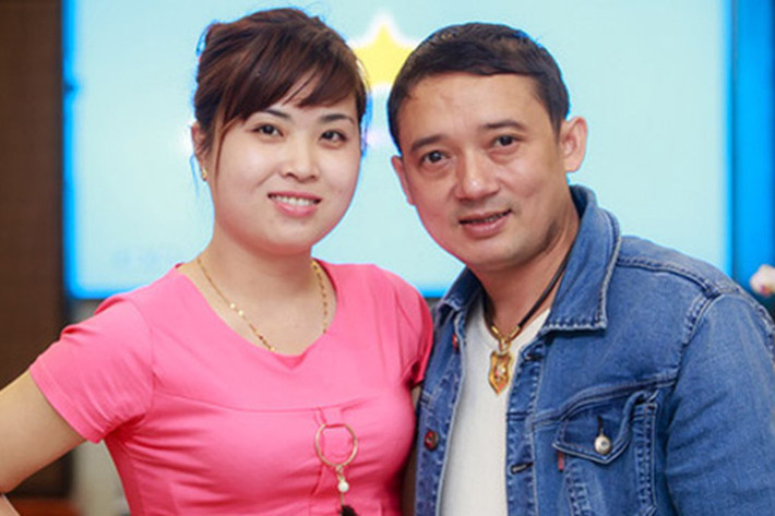 Mới đây, thông tin Chiến Thắng ly hôn vợ 3 kém 15 tuổi sau 6 tháng tổ chức đám cưới gây bất ngờ. Bản thân Chiến Thắng không hiểu sao cuộc hôn nhân này quá ngắn ngủi bởi chính vợ là người đệ đơn ly hôn và không thay đổi quyết định dù anh đã níu kéo mọi cách. Ảnh: Vietnamnet