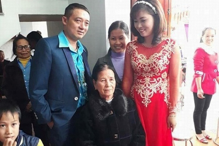 Sau đám cưới, Chiến Thắng từng bày tỏ vì chạy show quá nhiều anh khiến vợ buồn phiền và dù rất thương vợ nhưng anh không có lựa chọn nào khác vì là một nghệ sĩ. Về phía Thu Ngọc, cô tỏ ra khá hài lòng với hạnh phúc gia đình mà cô đang có được. Ảnh: Dân Việt