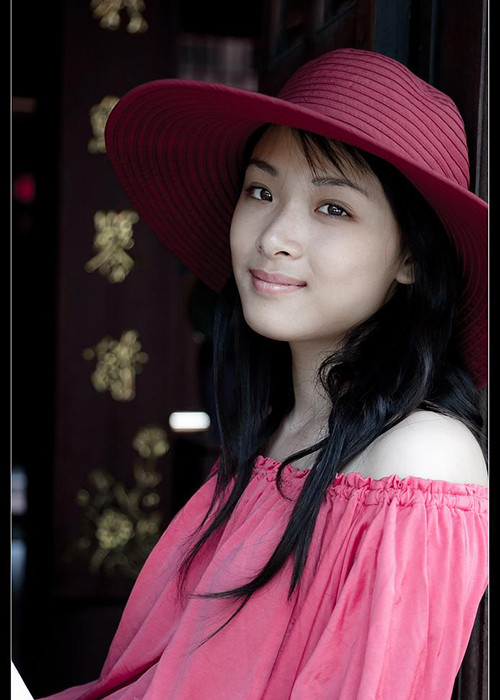Ngày 19/3/2015, Hoa hậu Phương Nga bị bắt tạm giam và khởi tố về hành vi Lừa đảo chiếm đoạt tài sản. Theo bà Mai Phương chia sẻ với Công an nhân dân, bà không biết tin tức của con gái trong suốt một năm cô bị bắt giam cho đến ngày 10/3/2016 bà được gặp con. Ảnh: FBNV