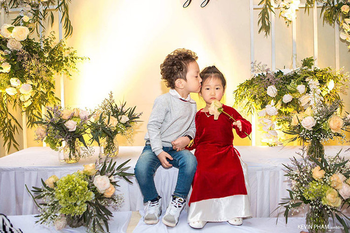 Là nhóc tì nhà sao Việt Tuấn Hưng, bé Su Hào và bé Son nhận được sự chú ý của đông đảo người hâm mộ Tuấn Hưng.