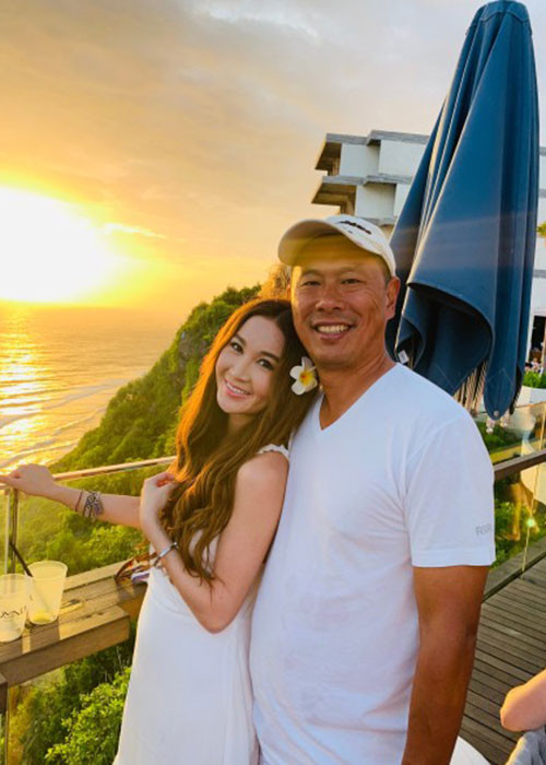 Ông xã của nữ diễn viên phim "Đắc Kỷ Trụ Vương" không ngại xuất hiện bên vợ trước công chúng.
