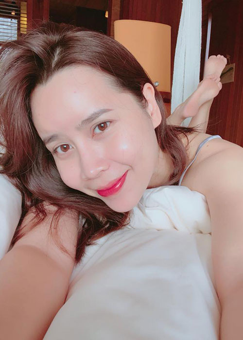 Gương mặt mộc của nữ ca sĩ sinh năm 1983 thực sự gây ấn tượng với làn da trắng hồng, không tỳ vết.