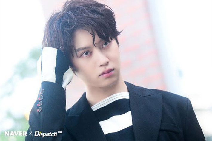 Bằng tuổi Leeteuk là Kim Heechul. Theo thông tin, nhờ vẻ ngoài điển trai, anh được tuyển vào SM và trở thành thành viên nhóm Super Junior.