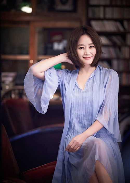 Thông minh, xinh đẹp, mạnh mẽ, giàu có và quyền lực, Kim Hye Soo được xem là gái ế đắt giá của màn ảnh xứ Hàn.