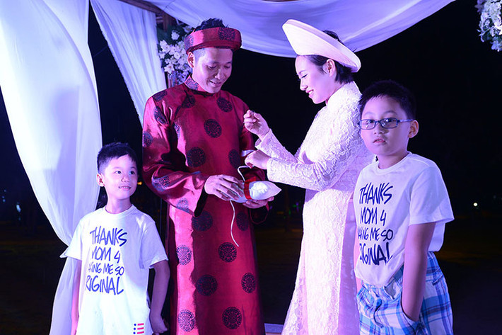 Khánh Linh kết hôn vào năm 2005. Tuy nhiên, 4 năm sau đó, hôn nhân của cô tan vỡ. Sau khi ly hôn, chồng cũ của Khánh Linh nuôi con trai chung. Đến năm 2014, Khánh Linh tái hôn và sinh con gái cho người chồng thứ hai. Ảnh: Vietnamnet