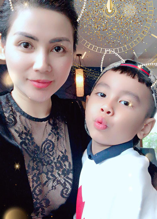 Vốn kín tiếng, Quỳnh Hoa không nhắc đến chồng con nhưng mỹ nhân Việt tuổi Quý Hợi này thỏai mái chia sẻ hình ảnh con trai. Ảnh: FBNV