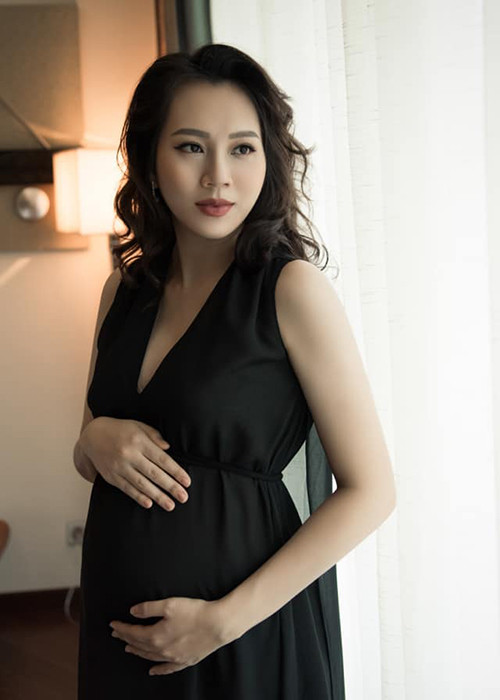 Đây là lần thứ hai chân dài miền Tây mang bầu. Trước đó, người đẹp sinh con trai đầu lòng Ricky vào năm 2015.