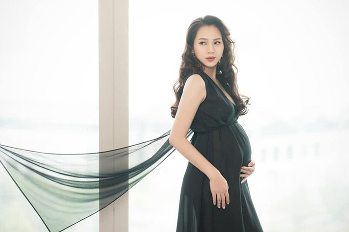 Siêu mẫu Ngọc Thạch là một trong những mỹ nhân Việt sinh con trong năm 2019.