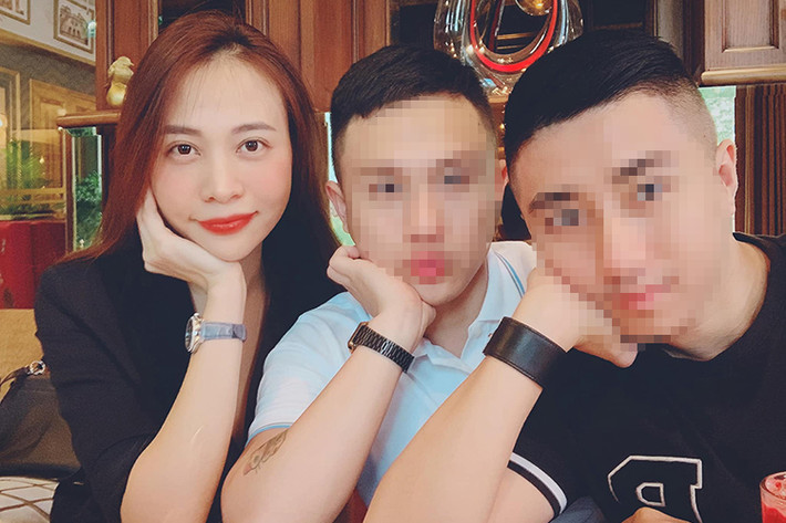 4 ngày sau đám hỏi với Cường Đô la, Đàm Thu Trang khoe ảnh tụ tập bạn bè dịp cuối năm. Không ít người hâm mộ dành lời khen cho nhan sắc mặn mà của người đẹp dân tộc Tày giữa nghi vấn bầu bí. Ảnh: FBNV