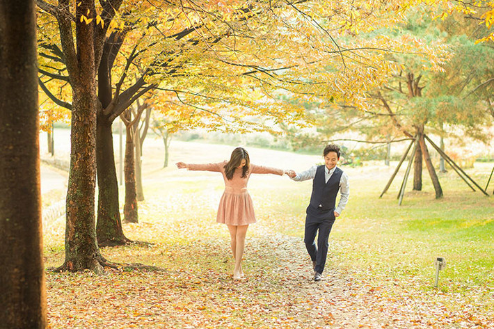 Trước khi đến với Thụy Vy, Tiến Đạt từng có gần 10 năm hẹn hò Hari Won.