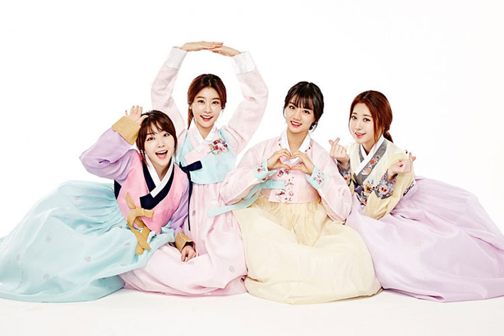 Các thành viên nhóm nhạc Girl's Day nhí nhảnh đón Tết. Ảnh: Topstarnews