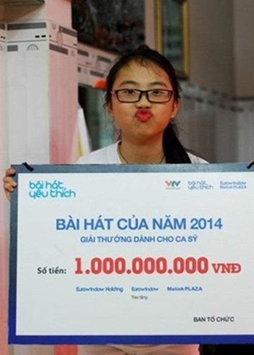Phương Mỹ Chi cũng từng giành giải "Bài hát của năm", với giải thưởng trị giá một tỷ đồng tại Bài hát Việt 2014. Ảnh: Một thế giới