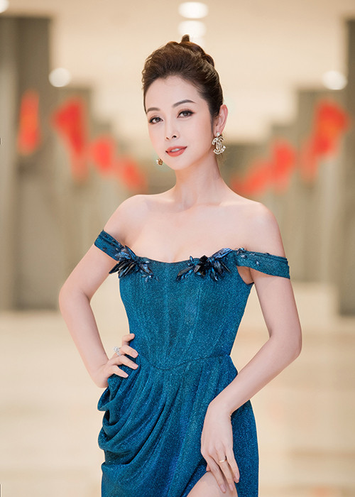 Jennifer Phạm vừa tham gia buổi ghi hình cho một chương trình xuân với vai trò MC.